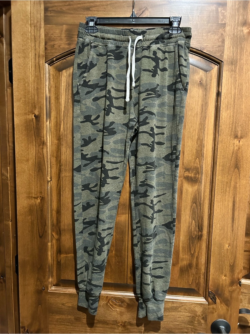 Sundry for Evereve Camo Joggers